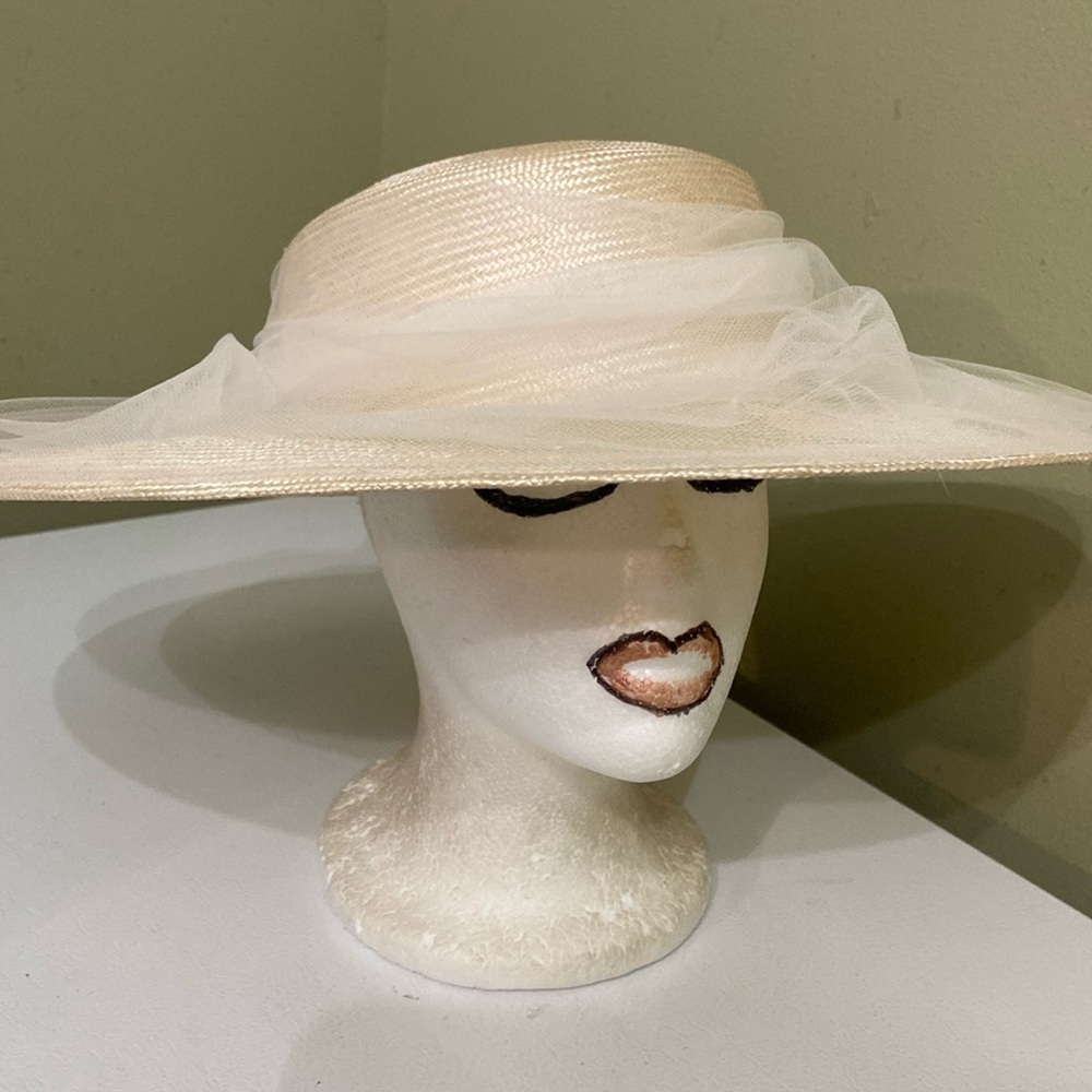 Gorgeous Eggshell Natural Straw Hat - image 3